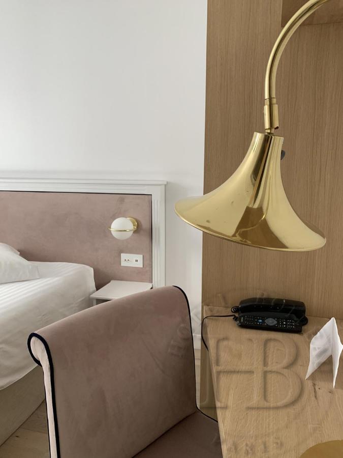 Hotel Boileau Paris Bagian luar foto